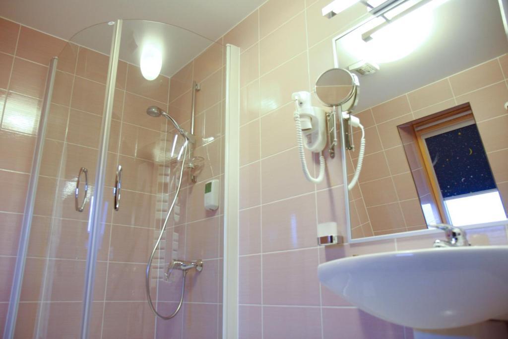 Hotel Anna Junior Targu Jiu Room photo